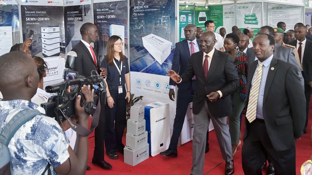 肯尼亚.jpg 肯尼亚.jpg